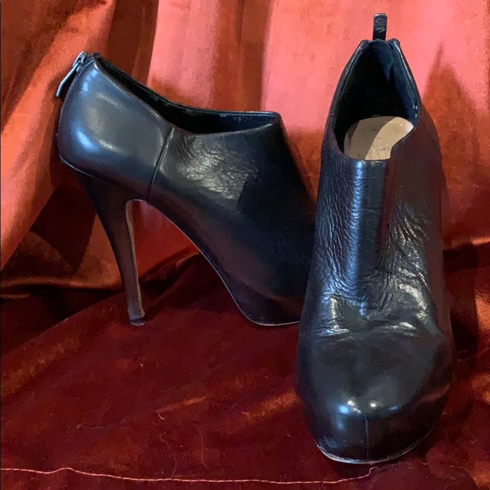 Black Leather Vince Camuto Boot Booties 8